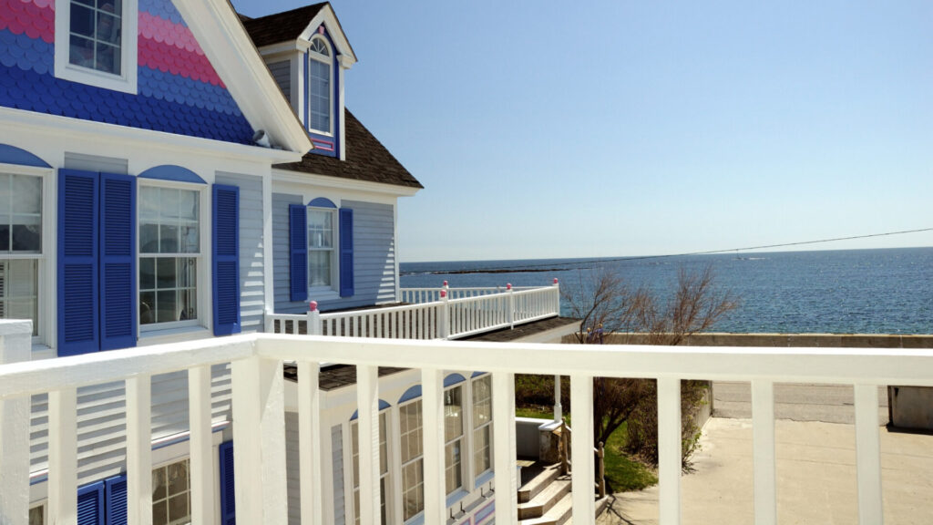 3 Benefits of Buying a Waterfront House